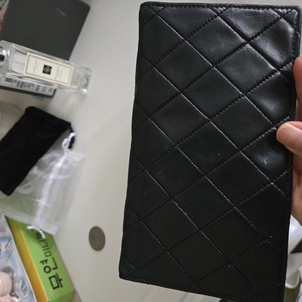 CHANEL Black Wallet with Gold Logo - Picture 3 of 7